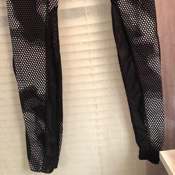 Nike high rise dry-fit leggings with mesh! - Picture 2 of 4
